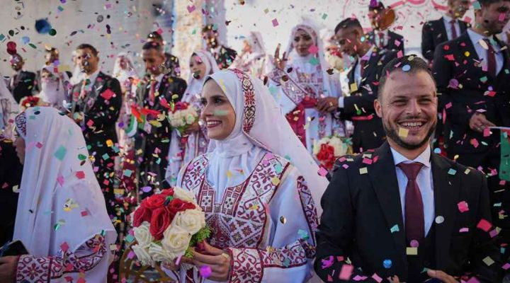 গাজায় ধ্বসস্তূপে একসঙ্গে ৫৬ দম্পতির বিয়ে